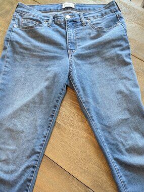 Crown & Ivy Light Wash 10.5 Rise Distressed Blue Jeans Ruffled Crop Hem, Size 10